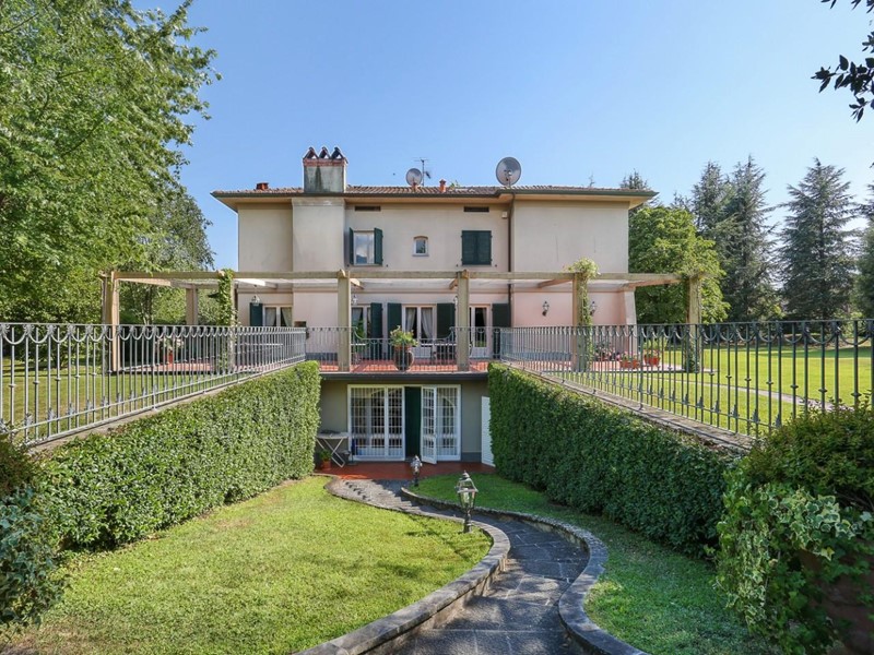 Villa in Vendita a Capannori, zona Segromigno In Piano, 1'300'000€, 350 m², arredato