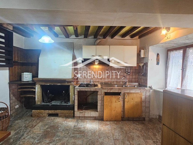 Casa Indipendente in Vendita a Carrara, zona Avenza, 143'000€, 143 m²