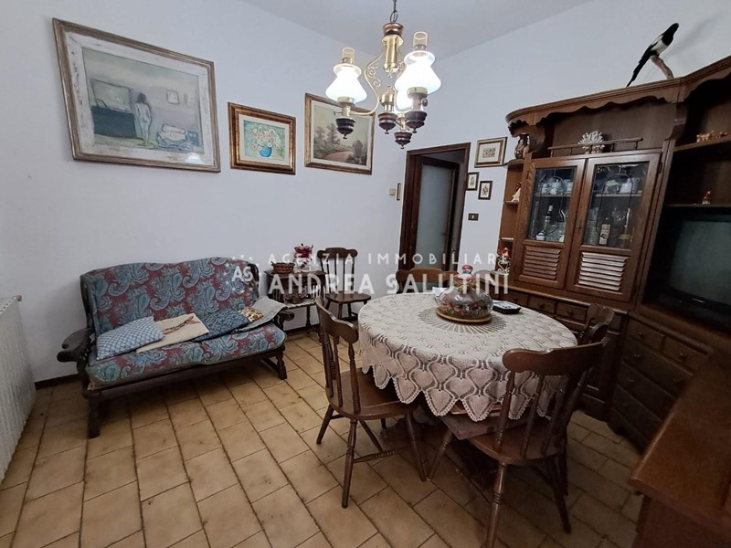 Appartamento in Vendita a Santa Maria a Monte, zona Cinque Case, 108'000€, 85 m², con Box
