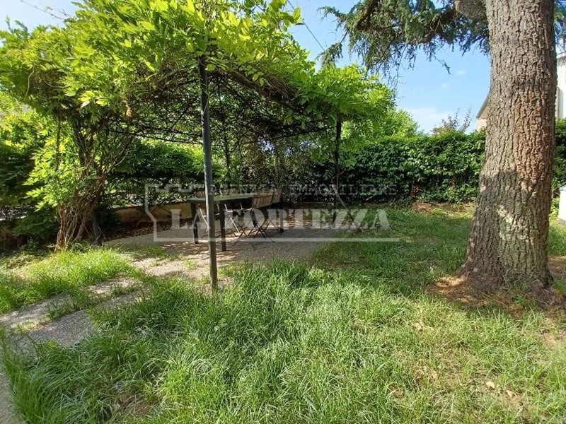 Villa in Vendita a Cascina, zona Navacchio, 550'000€, 300 m²