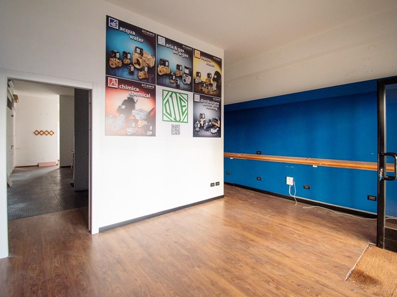 Immobile commerciale in Affitto a Lecce, 750€, 80 m²