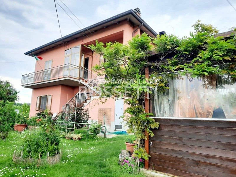 Villa bifamiliare in Vendita a Cerreto Guidi, 325'000€, 300 m², con Box