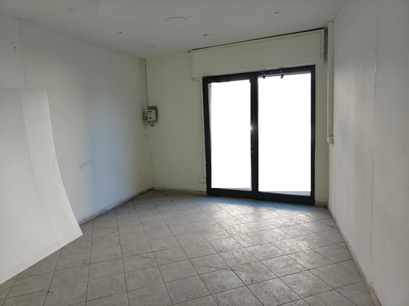Immobile commerciale in Affitto a Calcinaia, zona Fornacette, 470€, 27 m²