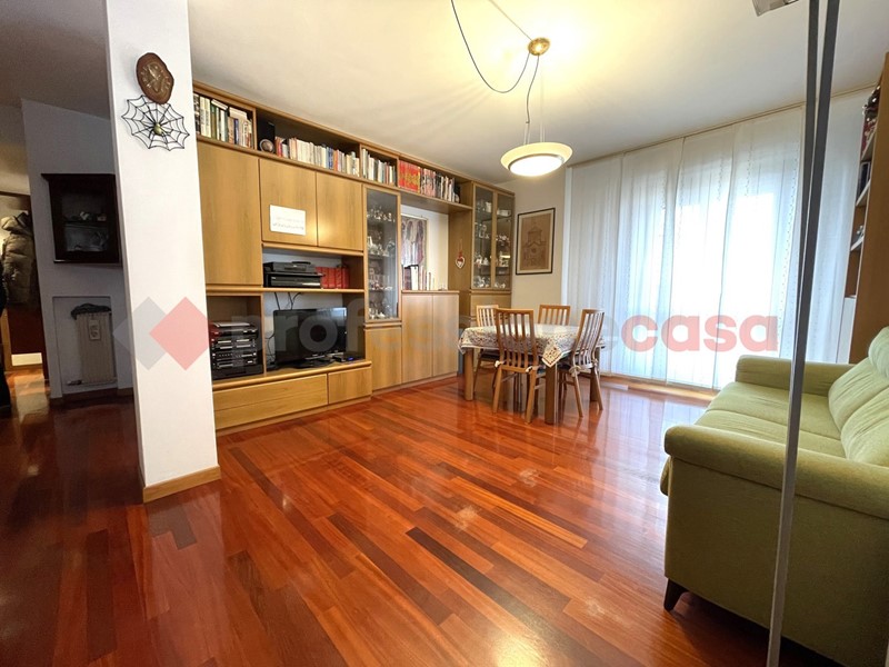 Appartamento in Vendita a Cesano Boscone, 365'000€, 130 m²