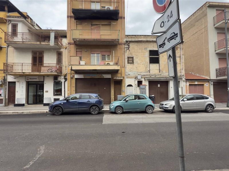 Immobile commerciale in Vendita a Ficarazzi, 170'000€, 230 m²