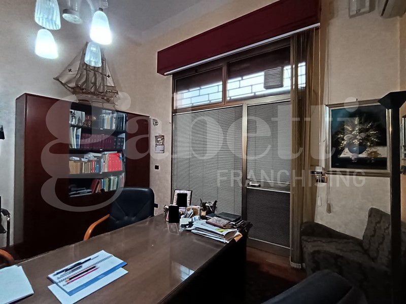 Ufficio in Affitto a Siracusa, 650€, 73 m², arredato