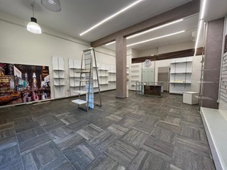 Negozio in Affitto a San Severo, 700&euro;, 67 m²