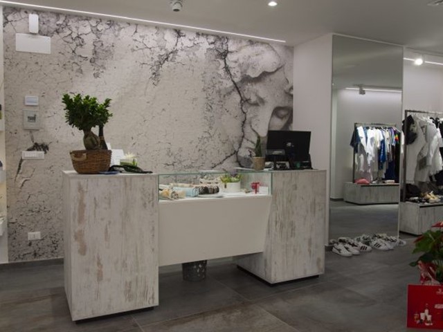 Immobile commerciale in Vendita a Lucca, zona Centro Storico, 1'580'000€, 740 m²