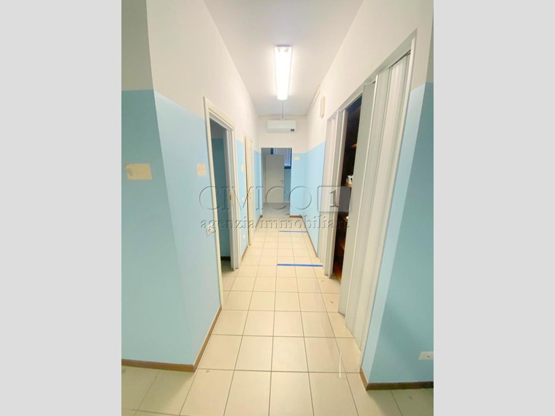 Ufficio in Affitto a Torri di Quartesolo, 1'250€, 152 m²