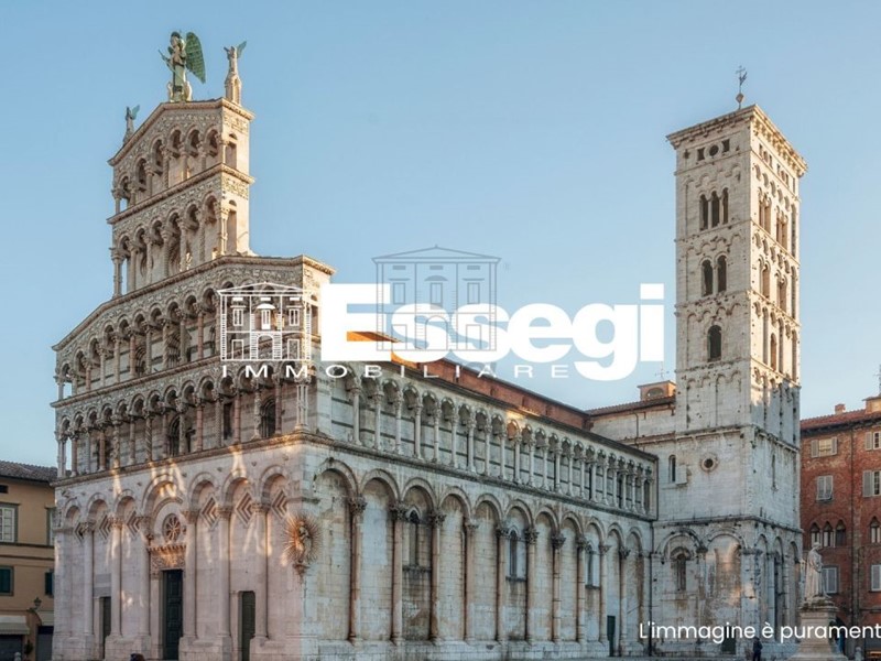 Immobile commerciale in Vendita a Lucca, zona Centro storico, 430'000€, 225 m²