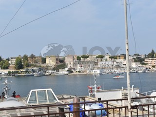 Casa Indipendente in Vendita a Brindisi, 390'000€, 455 m², con Box