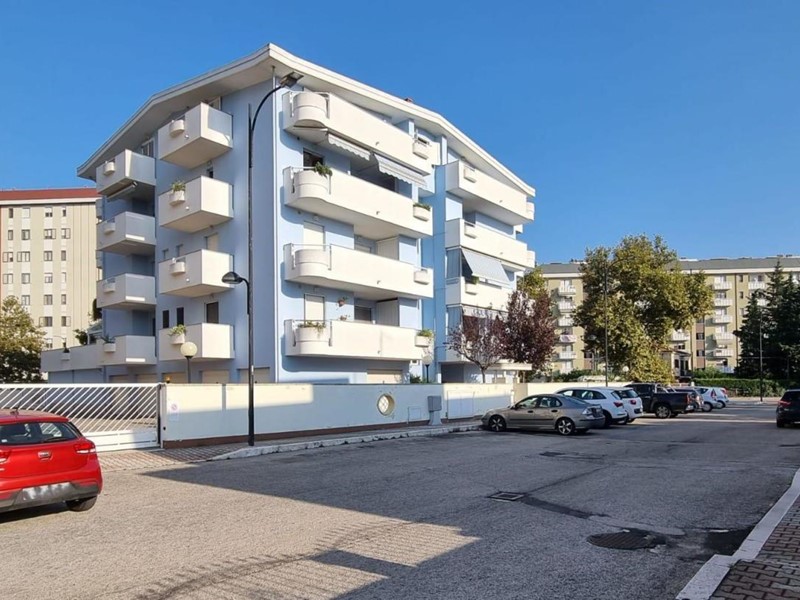 Quadrilocale in Vendita a Pescara, 230'000&euro;, 150 m², arredato