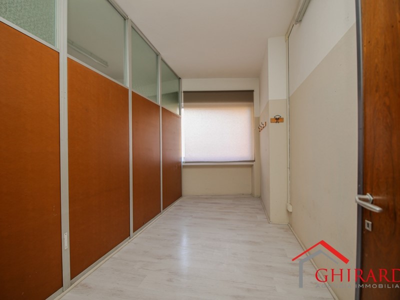 Immobile commerciale in Affitto a Genova, zona Sestri Ponente, 900€, 88 m²