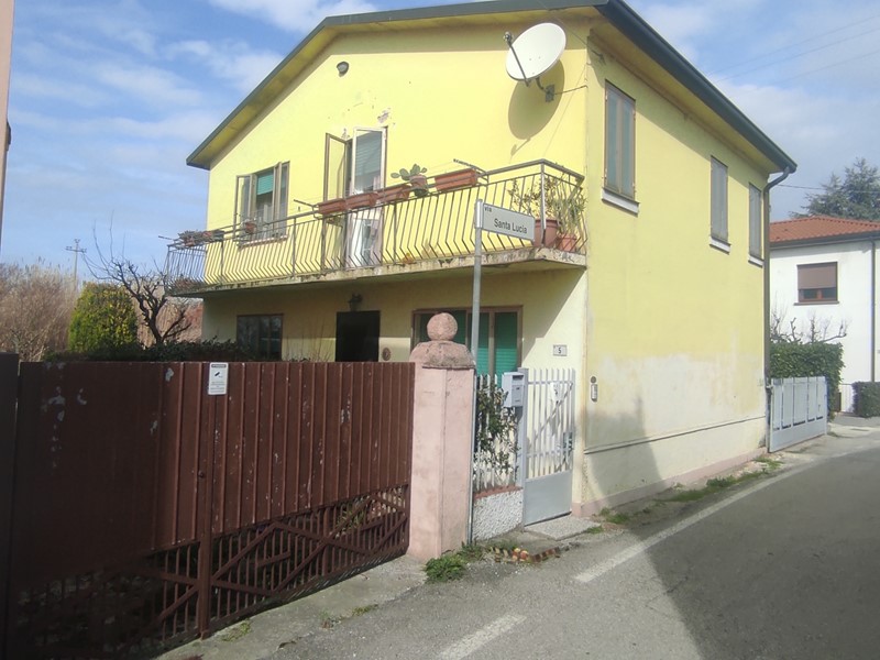 Casa Indipendente in Vendita a Arquà Polesine, 63'000€, 120 m²