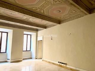 Ufficio in Affitto a Siena, zona Centro storico, 1'500€, 140 m²