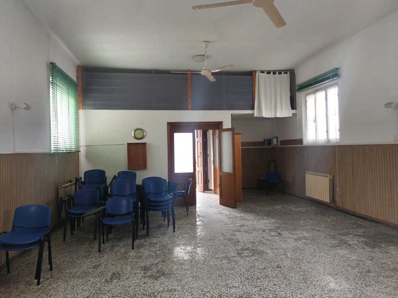 Immobile commerciale in Vendita a Castelnuovo Magra, 90'000€, 95 m²