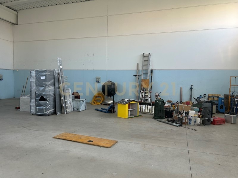 Capannone in Vendita a Monteforte d'Alpone, 480'000€, 505 m²