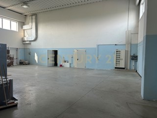 Capannone in Vendita a Monteforte d'Alpone, 480'000€, 505 m²