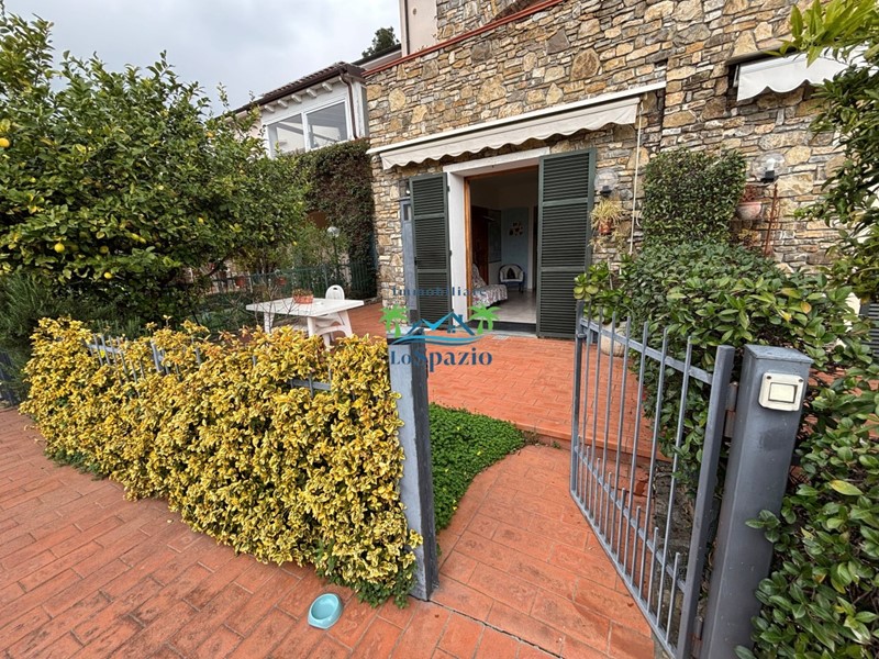 Trilocale in Vendita a Andora, zona Marina Di Andora, 220'000€, 72 m², con Box