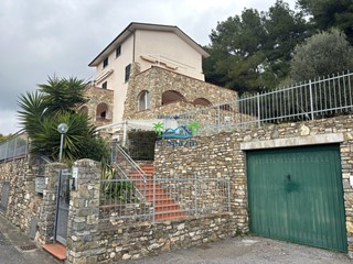 Trilocale in Vendita a Andora, zona Marina Di Andora, 220'000€, 72 m², con Box