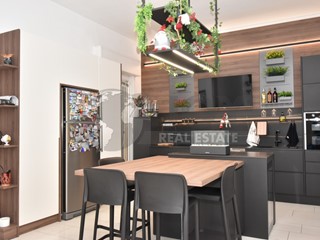 Appartamento in Vendita a Monteroni di Lecce, 198 m²