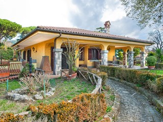 Casa Indipendente in Vendita a Grottaferrata, 980'000€, 505 m², con Box