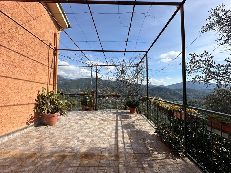Casa Indipendente in Vendita a Sestri Levante, zona collina o nel verde, 600'000€, 241 m², con Box