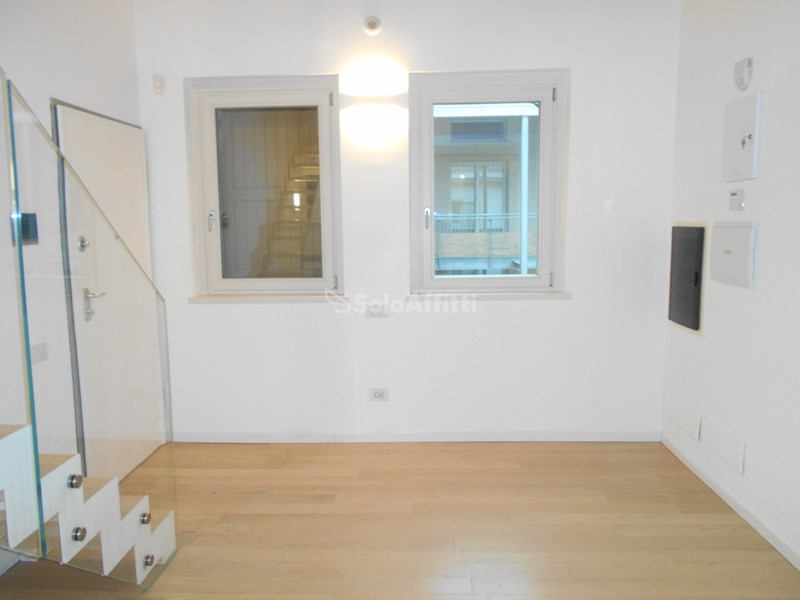 Bilocale in Affitto a Erba, 750€, 70 m², con Box