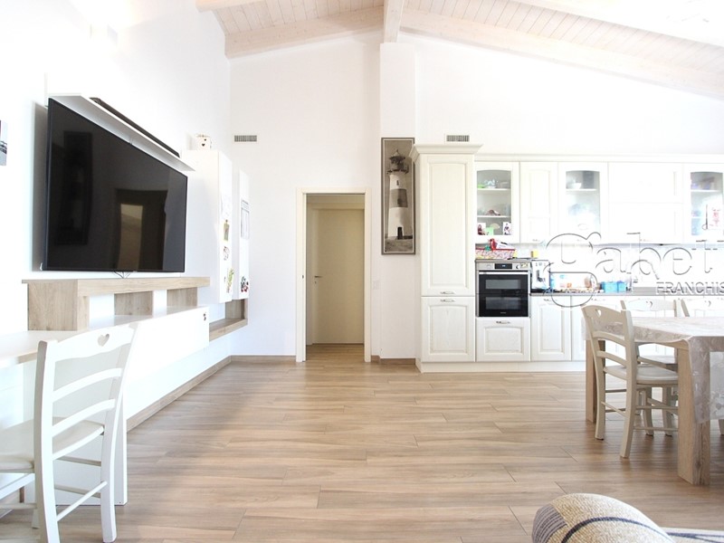 Trilocale in Vendita a Uboldo, 230'000€, 95 m², con Box