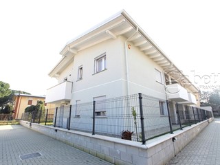 Trilocale in Vendita a Uboldo, 230'000&euro;, 95 m², con Box