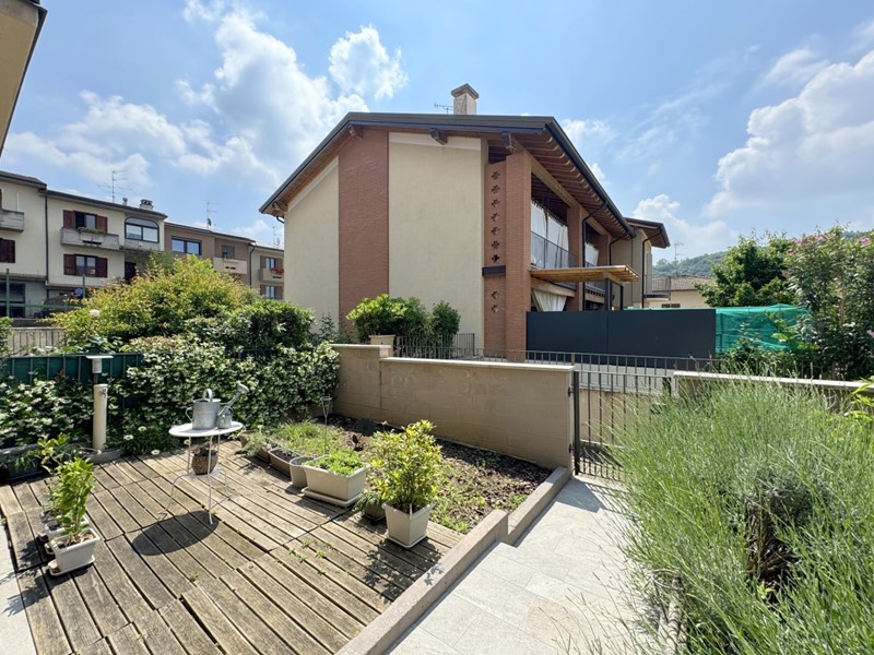 Casa Semi Indipendente in Vendita a Monticelli Brusati, 388'000€, 202 m², con Box
