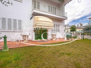 Casa Indipendente in Vendita a Castelfranco di Sotto, 720'000€, 305 m², con Box