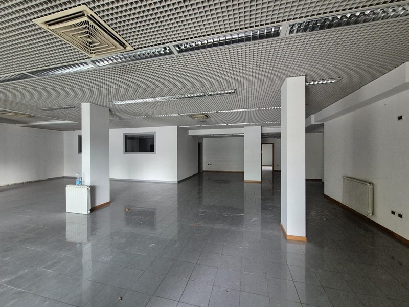 Immobile commerciale in Vendita a Santa Croce sull'Arno, 230'000€, 400 m²