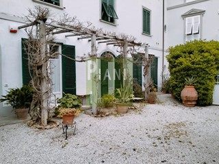 Quadrilocale in Vendita a Livorno, zona Ardenza, 310'000€, 92 m²