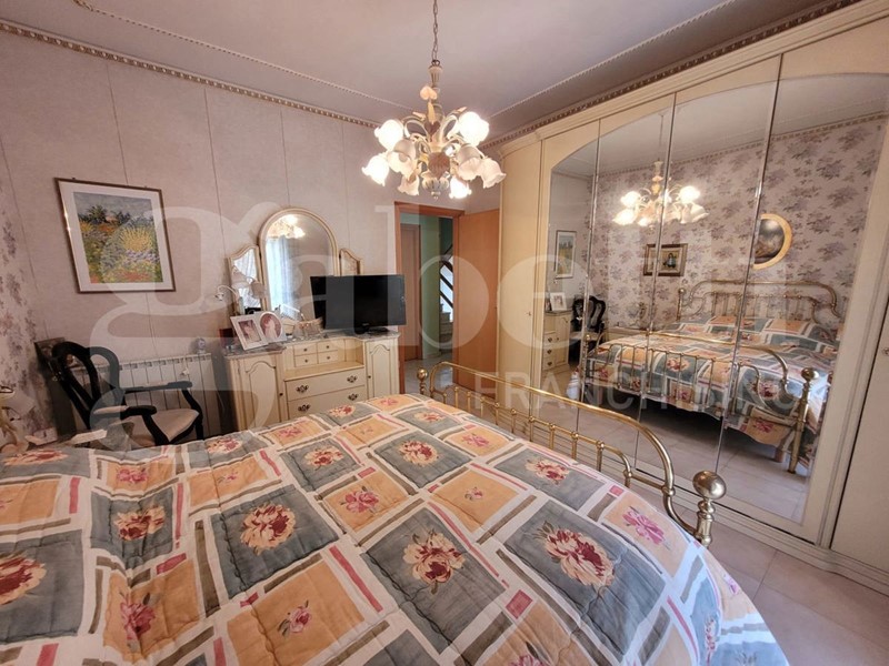 Villa bifamiliare in Vendita a Siracusa, 215'000&euro;, 137 m²