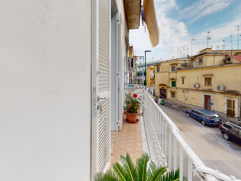 Bilocale in Vendita a Napoli, 150'000€, 64 m²