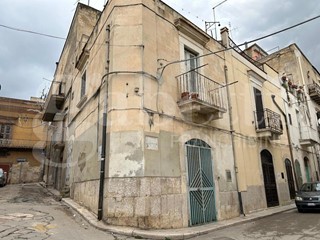 Casa Indipendente in Vendita a Canosa di Puglia, 29'000€, 120 m²