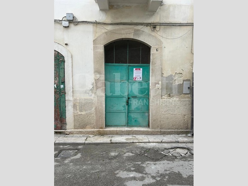 Casa Indipendente in Vendita a Canosa di Puglia, 29'000€, 120 m²