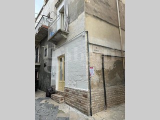 Casa Indipendente in Vendita a Canosa di Puglia, 22'000€, 45 m²