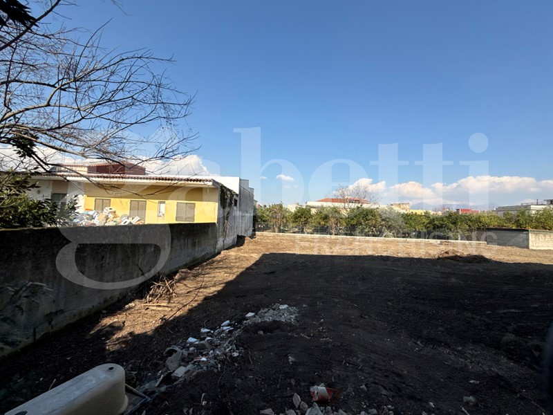 Capannone in Vendita a Angri, 2250 m²