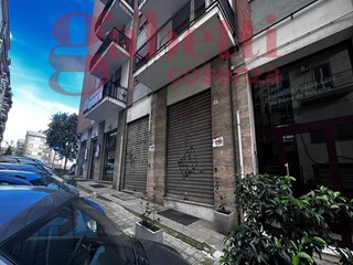 Negozio in Affitto a Cosenza, 350€, 27 m²