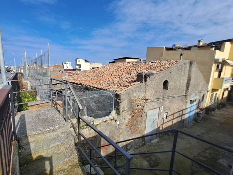 Casa Indipendente in Vendita a Barcellona Pozzo di Gotto, 25'000€, 145 m²