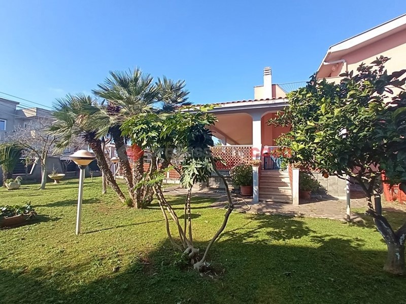 Villa in Vendita a Aprilia, 298'000€, 250 m²