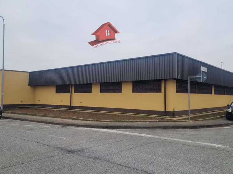 Capannone in Vendita a Verdellino, 600'000€, 1600 m²