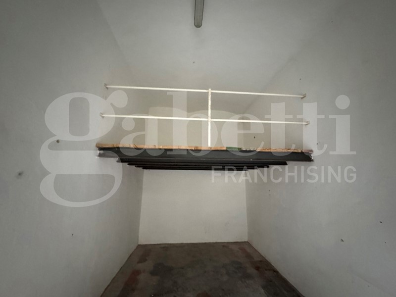 Magazzino in Affitto a Torino, 300€, 25 m²