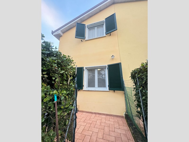 Casa Indipendente in Affitto a Pietrasanta, zona Marina Di Pietrasanta, 1'000€, , arredato