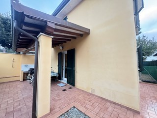 Casa Indipendente in Affitto a Pietrasanta, zona Marina Di Pietrasanta, 1'000€, , arredato