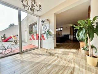 Villa in Vendita a Pontedera, zona Bellaria, 760'000€, 400 m², con Box