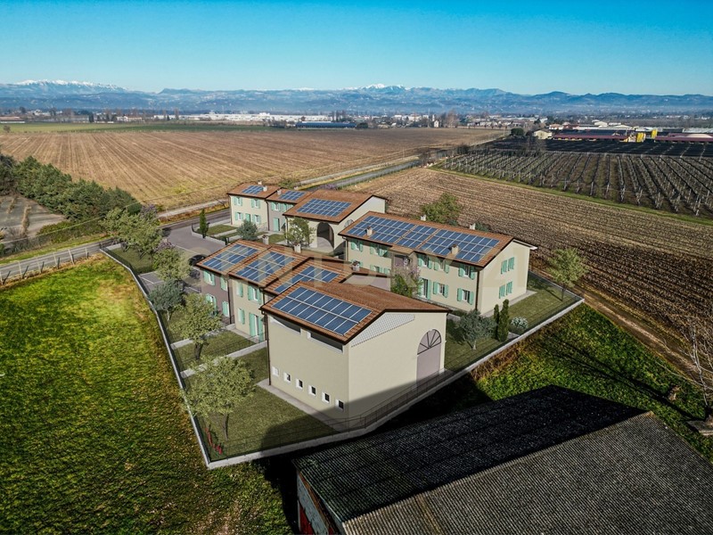 Casa Semi Indipendente in Vendita a Zevio, 375'000€, 150 m², arredato, con Box