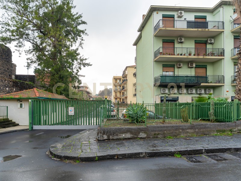 Capannone in Vendita a Catania, 57'000€, 260 m², con Box